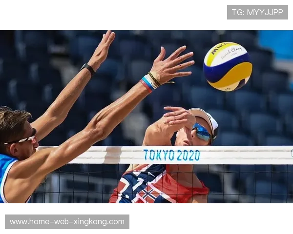 沙滩排球飞身救球奇迹般起球